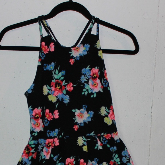 Adorable Floral Dress with Pockets! - Picture 2 of 7